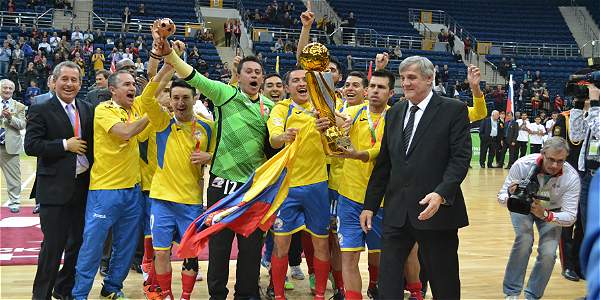 Jugadores de la Selección Colombia de fútbol de salón celebran el título obtenido en el Mundial de Bielorrusia.Foto: @fecolfutsal