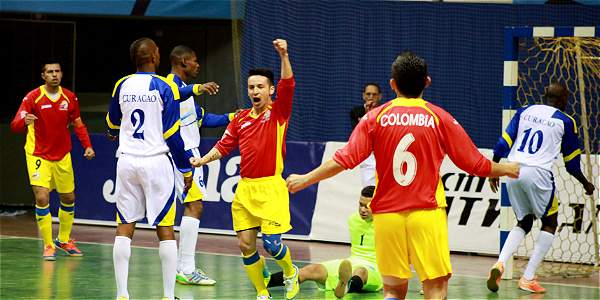 Los jugadores de la Selección Colombia celebran la victoria.