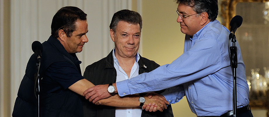 ‘A través del diálogo todo se puede resolver’, dijo el Presidente Santos tras reunión con el Vicepresidente y Minhacienda para analizar financiación de obras de infraestructura Foto: Cesar Carrión - SIG