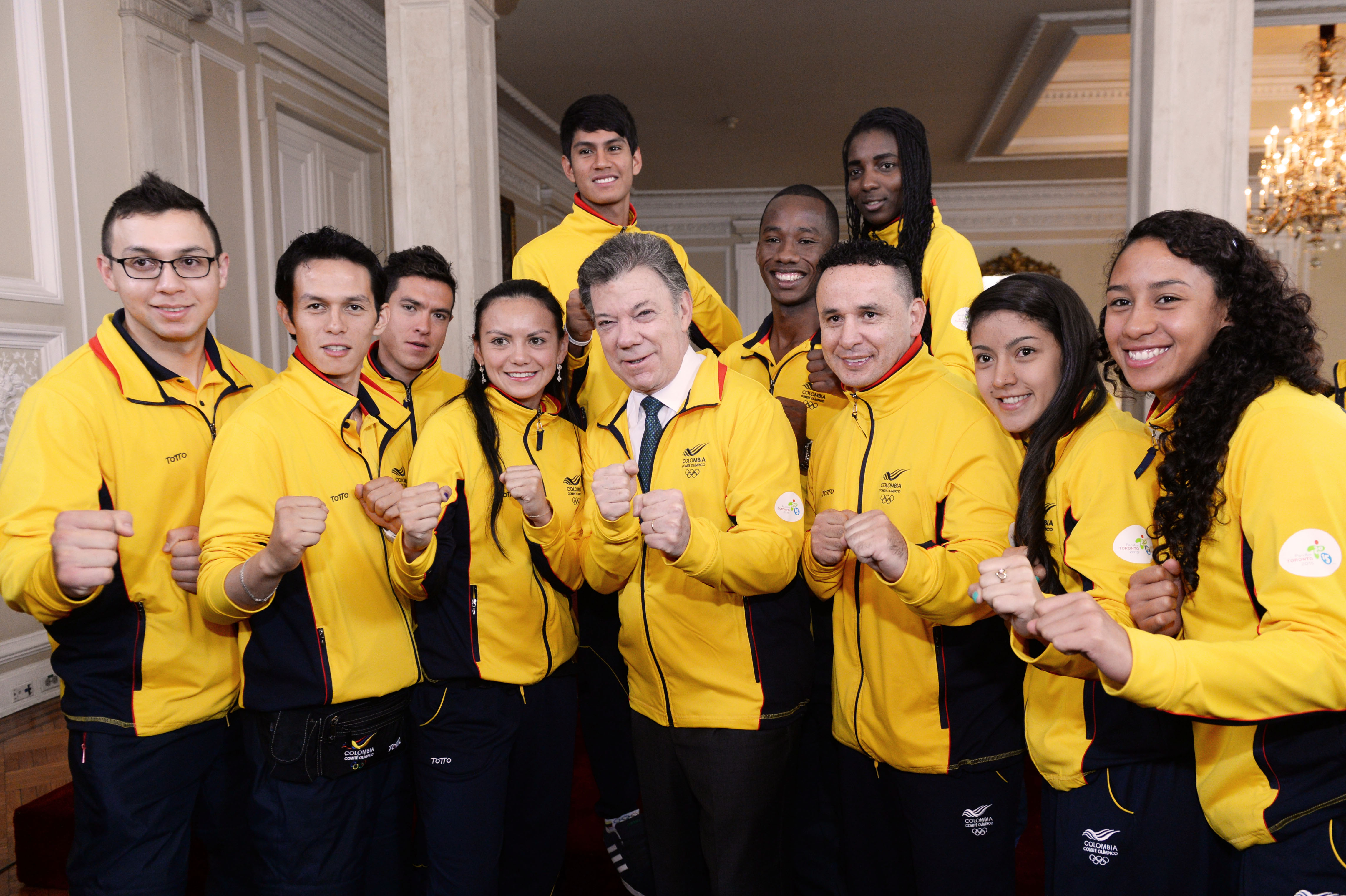 Entrega del Pabellón Nacional a la delegación colombiana que irá a los Juegos Panamericanos en Toronto4