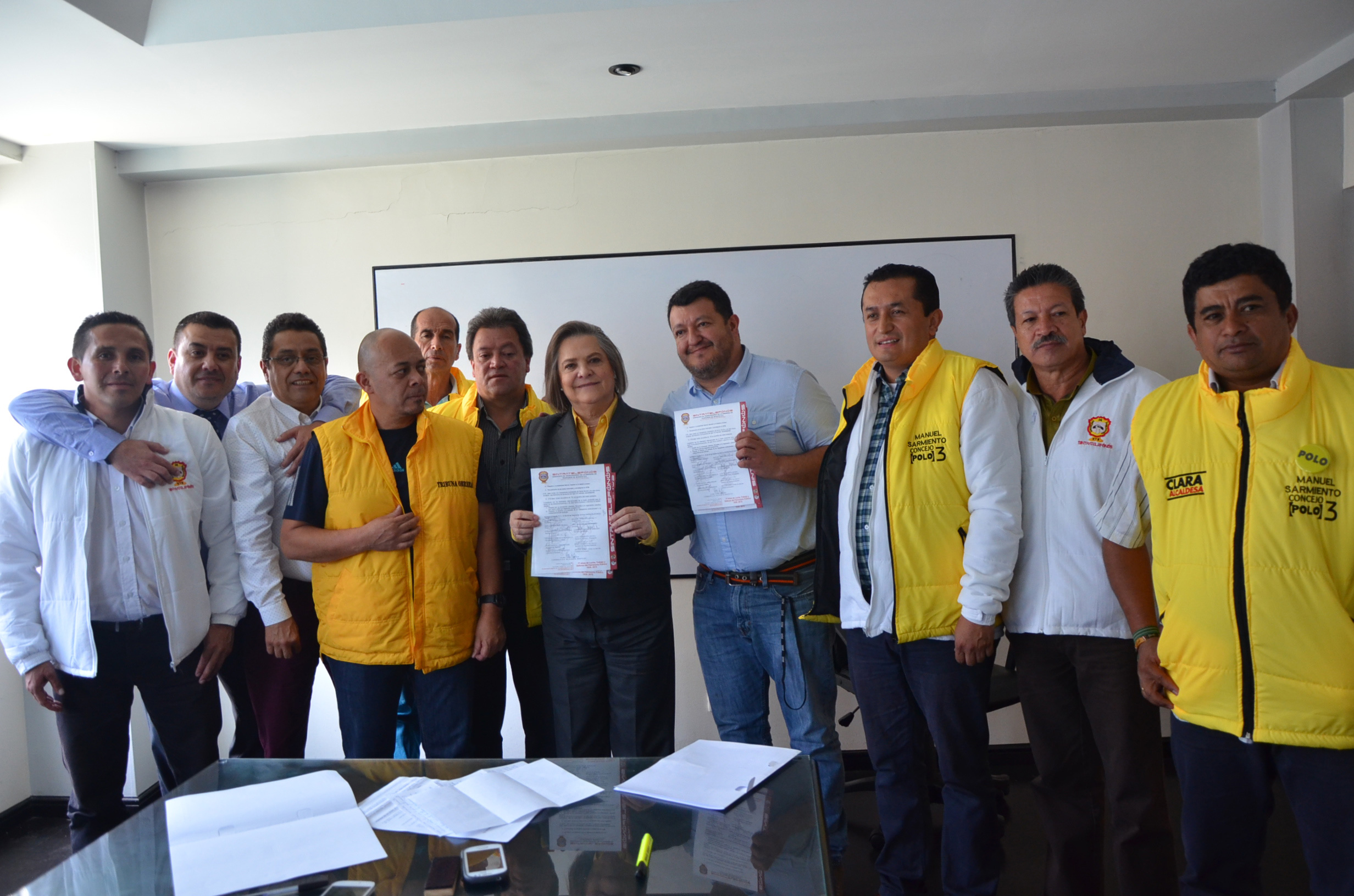 Clara López y Sintrateléfonos