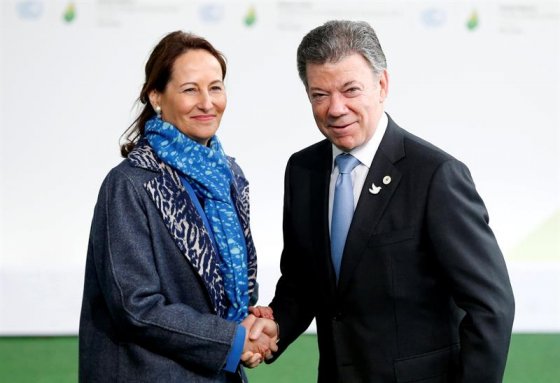 La ministra gala de Ecología, Ségolène Royal, recibe al presidente colombiano, Juan Manuel Santos,