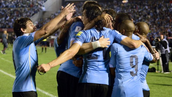 Uruguay's players celebrate after scoring against Chile during their Russia 2018 FIFA World Cup South American Qualifiers football match, in Montevideo, on November 17, 2015.   AFP PHOTO / PABLO PORCIUNCULA