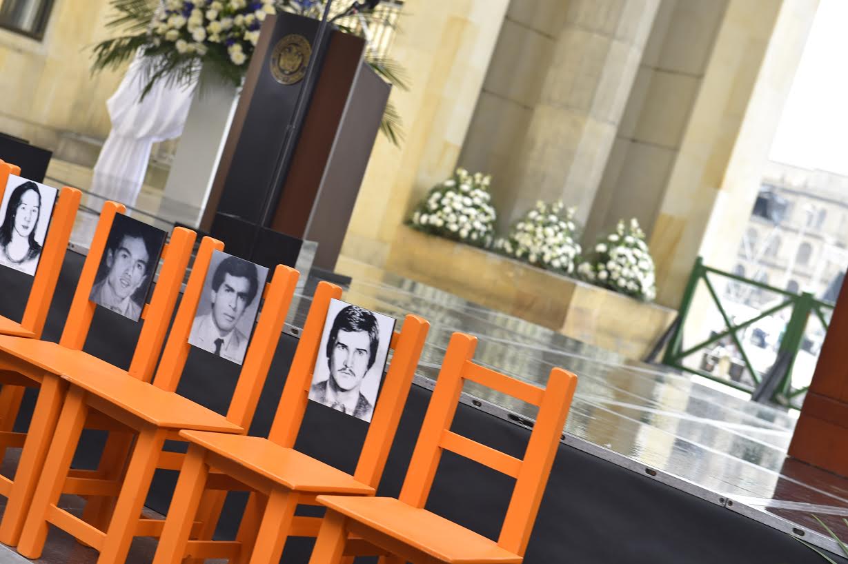 fotografías de los desaparecidos constituyeron interrogantes de las familias que esperan conocer la suerte de sus seres queridos.