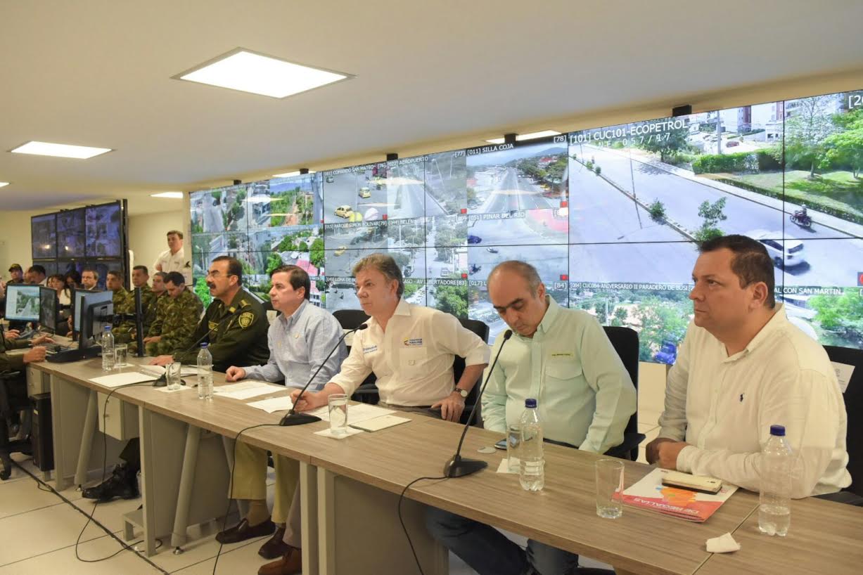 Presidente Santos y Ministro Cristo presentan a los Alcaldes de cinco capitales del país la cobertura total de vídeo vigilancia