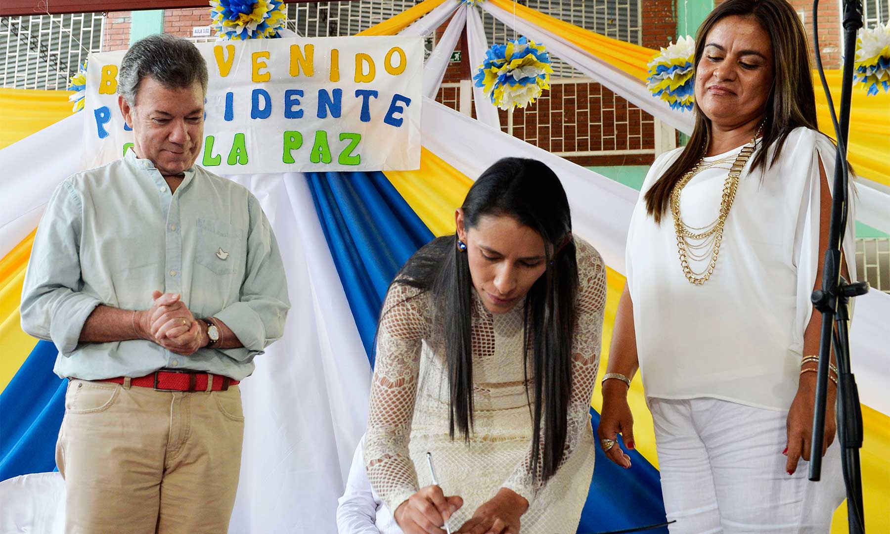 El Presidente Juan Manuel Santos asistió este viernes a la posesión de Delcy Esperanza Isaza Buenaventura como alcaldesa de Rioblanco (Tolima), un municipio emblemático afectado por la violencia y donde hoy se abre paso el posconflicto