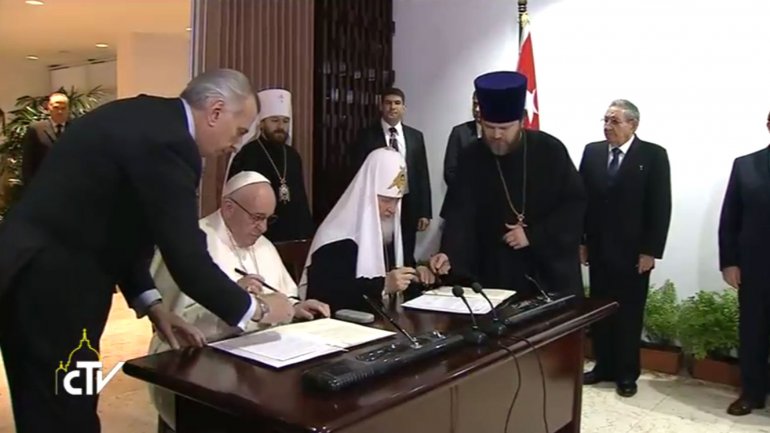El papa Francisco junto al patriarca ruso Cirilo