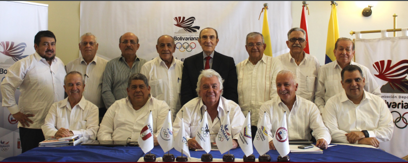 Comité Ejecutivo de la ODEBO reunido en Salinas. Estuvo presente, Baltazar Medina, primer vicepresidente y presidente del COC, penúltimo de izquierda a derecha, fila delantera.