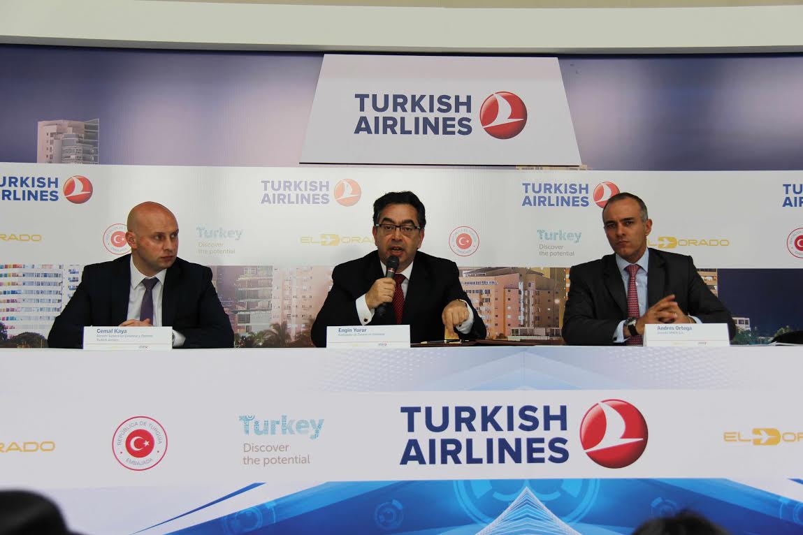 Cemal Kaya, Gerente General en Colombia y Panamá de Turkish Airlines; Engin Yurur, Embajador de Turquía en Colombia; y Andrés Ortega Gerente de Opain S.A.