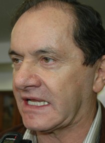 Javier Giraldo Neira