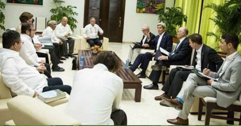 John Kerry y delegado de las FARC en Cuba.