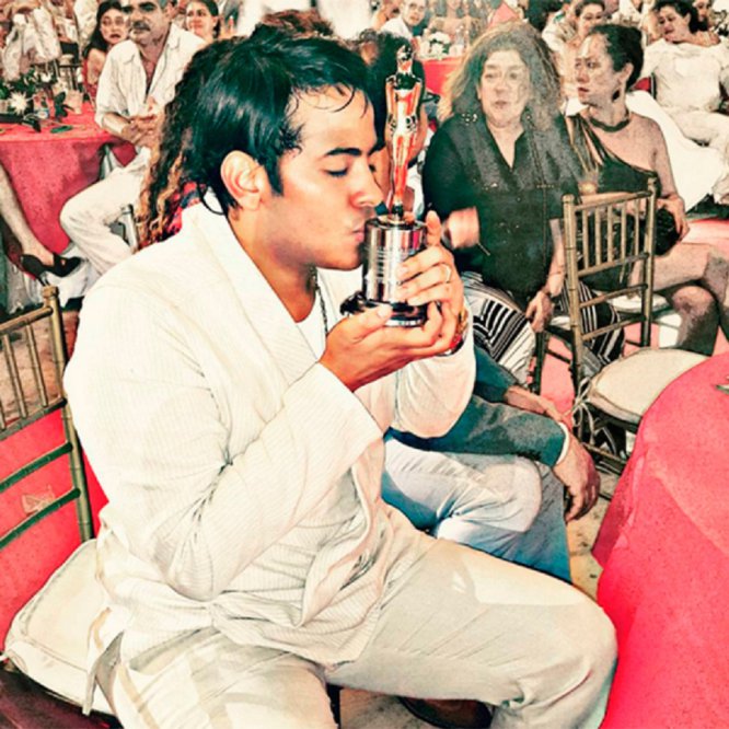 Orlando Liñán celebró su India Catalina a mejor actor protagónico por su papel en 'Diomedes, el cacique de la junta'.