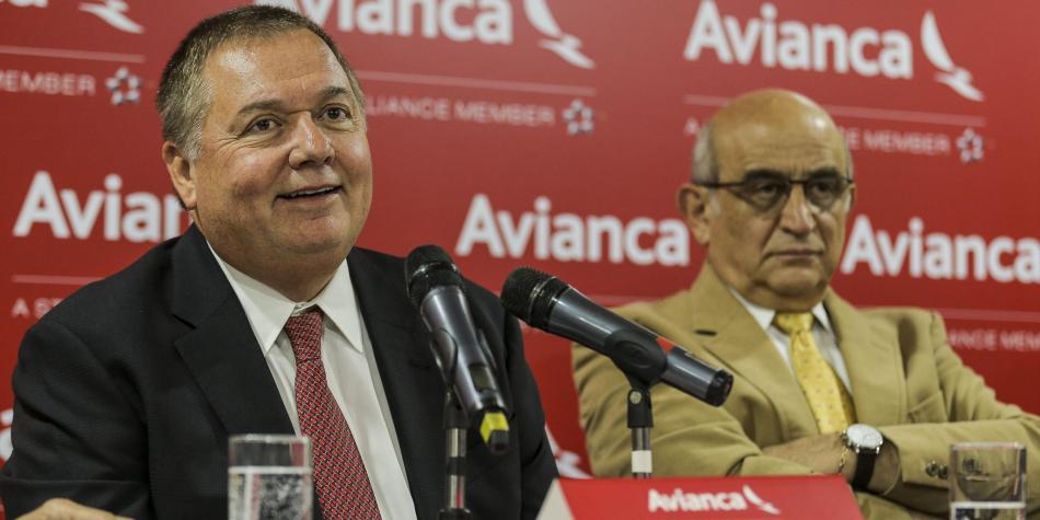 Hernán Rincón (izquierda), nuevo presidente de la Junta Directiva de Avianca, junto con Germán Efromovich (derecha), dueño de la compañía.