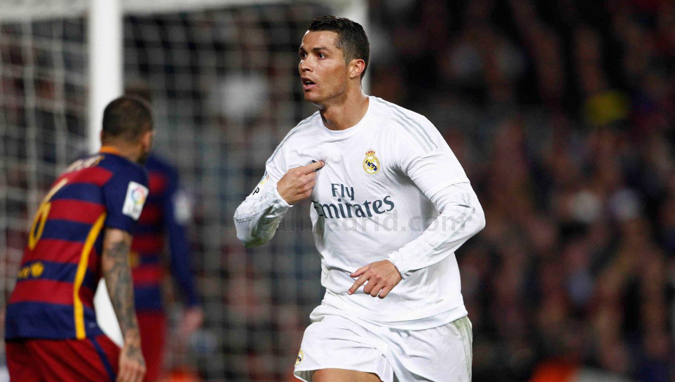 Los blancos dieron la vuelta al tanto de Piqué con el gol de Benzema y el decisivo de Cristiano Ronaldo cuando estaban con uno menos en el campo.