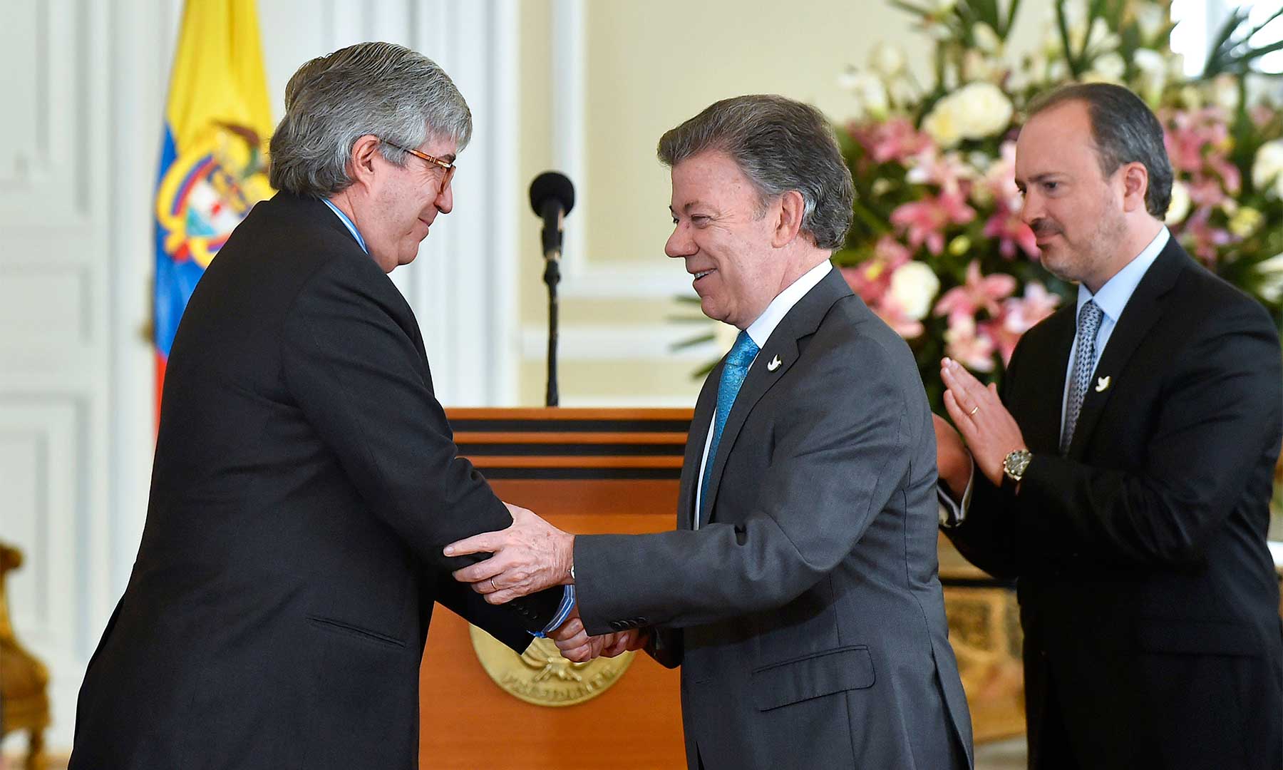El Presidente Santos felicita en su posesión a Eduardo Díaz como nuevo Director para la Atención Integral de la Lucha contra las Drogas, con la misión de buscar estrategias efectivas en sustitución de cultivos ilícitos.