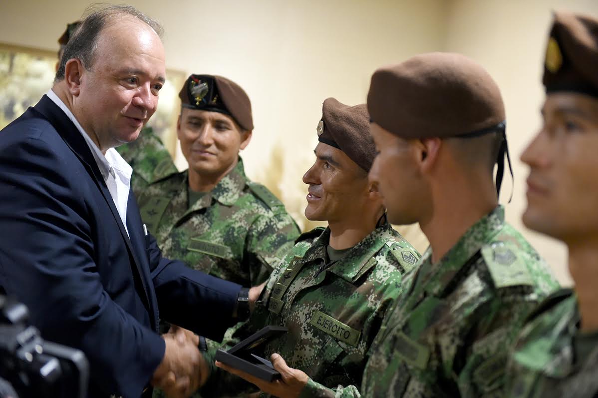 Mindefensa recibio equipo de fuerzas comando de las fuerzas militares de Colombia campeones en perú