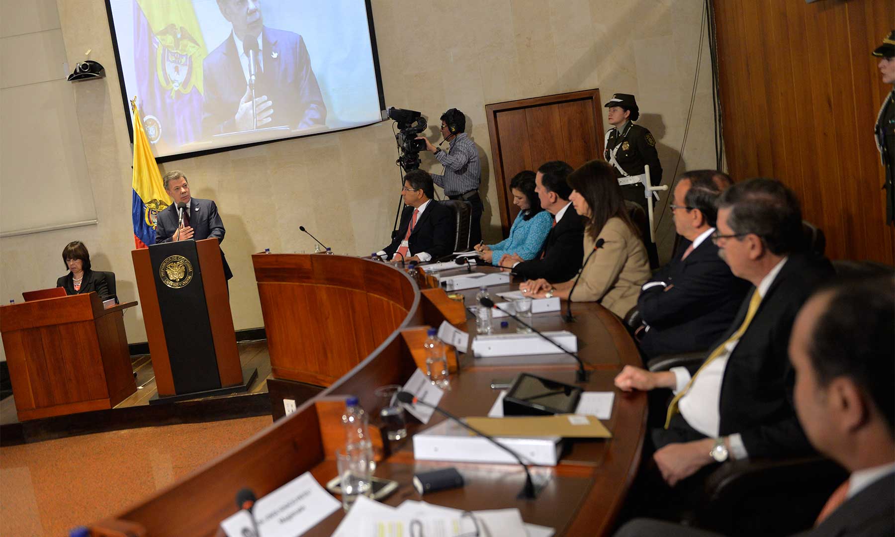“Pido, respetuosamente, al máximo guardián del tratado de paz que es la Constitución de 1991, que declare exequible la Ley Estatutaria del Plebiscito para la Paz”, dijo el Presidente de la República en la audiencia de la Corte Constitucional.