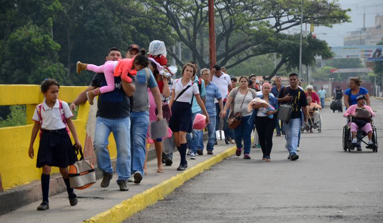 Nicolás Maduro dio visto bueno para autorizar el paso a través de la frontera para abastecerse de alimentos.