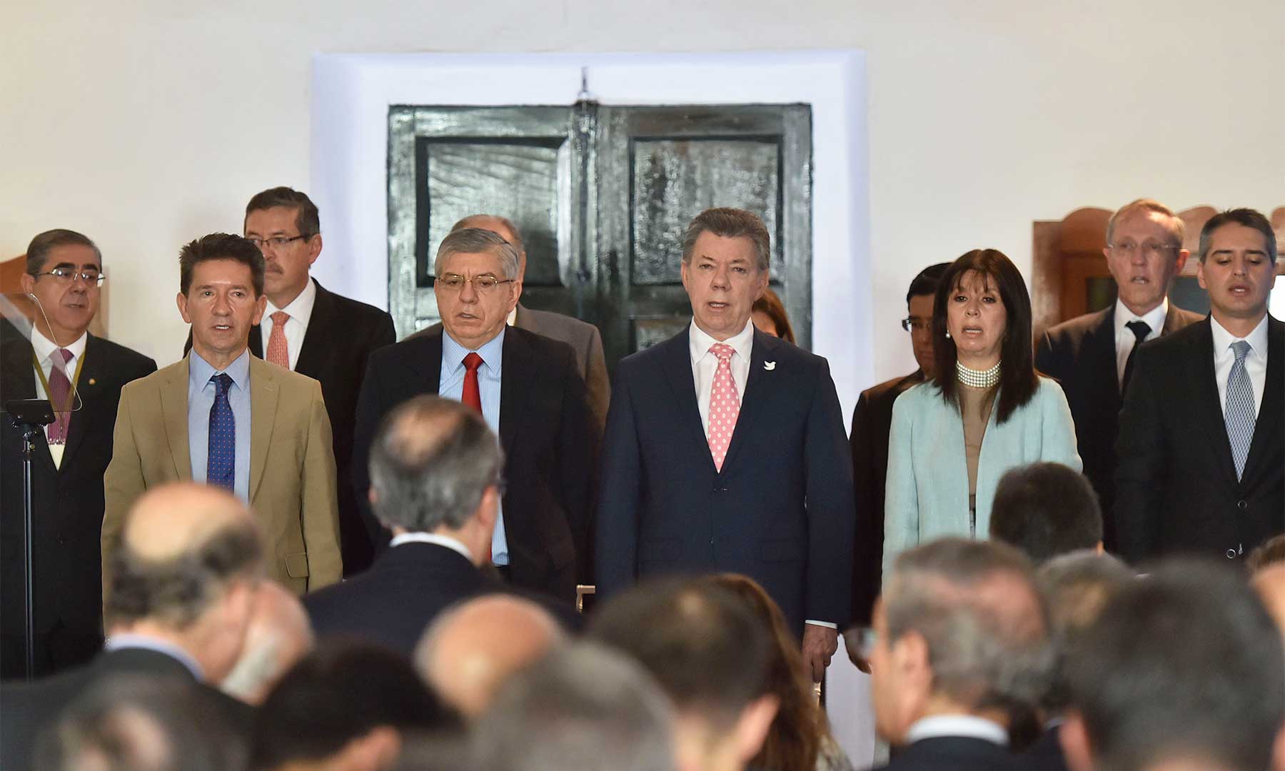 El Presidente Juan Manuel Santos encabezó este lunes el acto conmemorativo de los 25 años de la promulgación de la Constitución Nacional de 1991. El acto fue en Rionegro (Antioquia), con la asistencia de los dignatarios de las Altas Cortes.