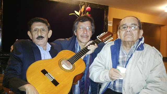 No podíamos quedarnos sin la postal para el recuerdo, siempre añorando Viejo Tolima. Foto: La Pluma & La Herida