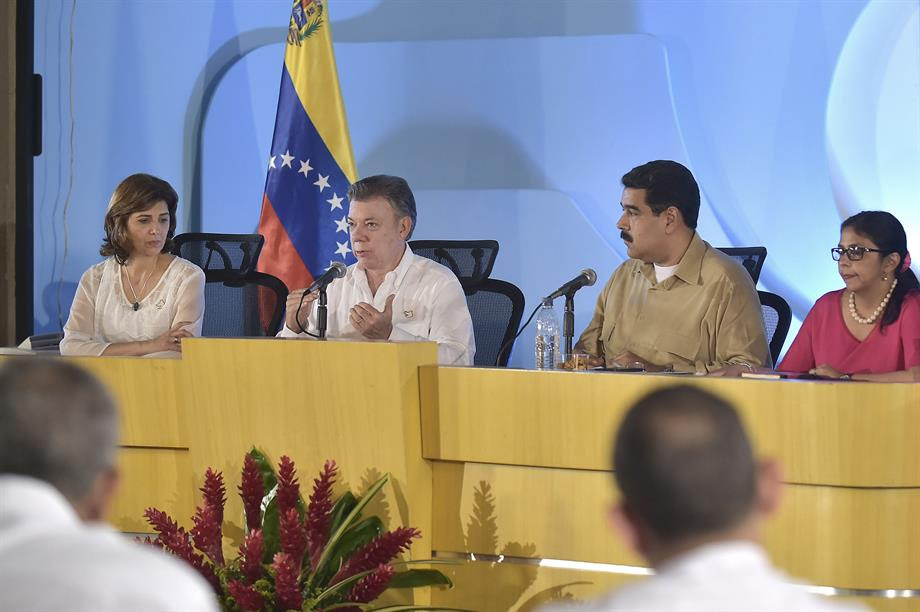 El Presidente Santos anunció que habilitarán cinco puntos transitorios para facilitar el paso controlado de ciudadanos en ambos sentidos de la frontera colombo–venezolana.