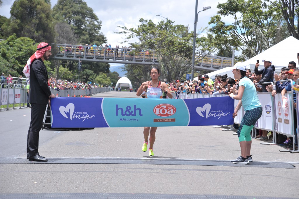  La atleta Angie Orjuela, ganadora de la versión 10 de la Carrera de la Mujer, Bogotá.