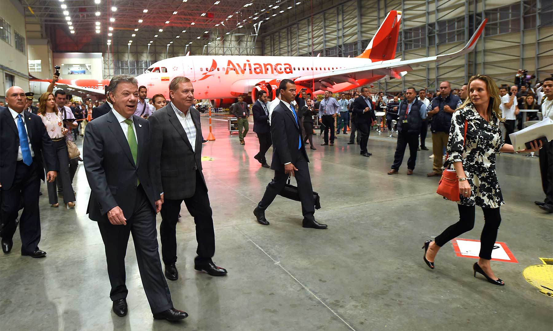 El Presidente Santos recorre el nuevo Centro de Mantenimiento de Avianca, considerado el más moderno de América Latina, con casi 45.000 metros cuadrados de instalaciones.