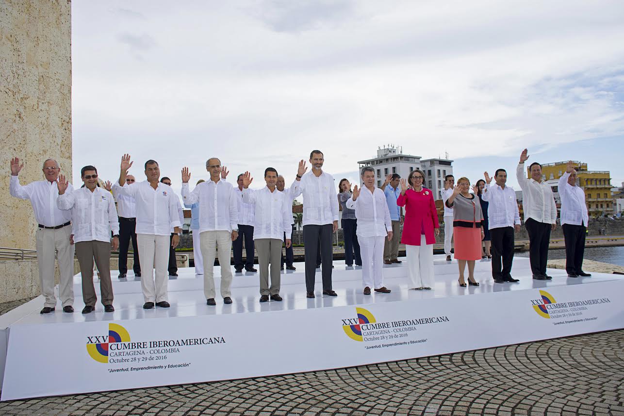 foto-oficial-de-la-xxv-cumbre-iberoamericana-de-jefes-de-estado-y-de-gobierno-que-se-reunio-este-sabado-en-cartagena
