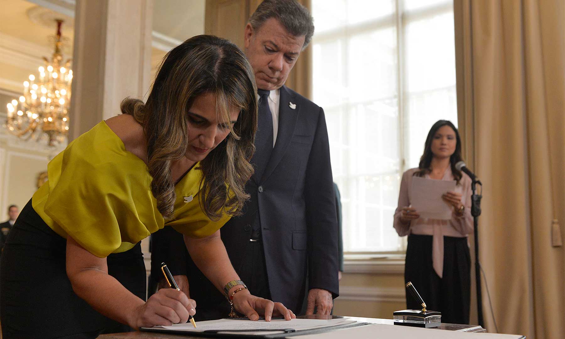 Educar para el posconflicto y la paz será la prioridad de la Ministra de Educación, Yaneth Giha Tovar, quien este miércoles se posesionó ante el Presidente de la República, Juan Manuel Santos Calderón.