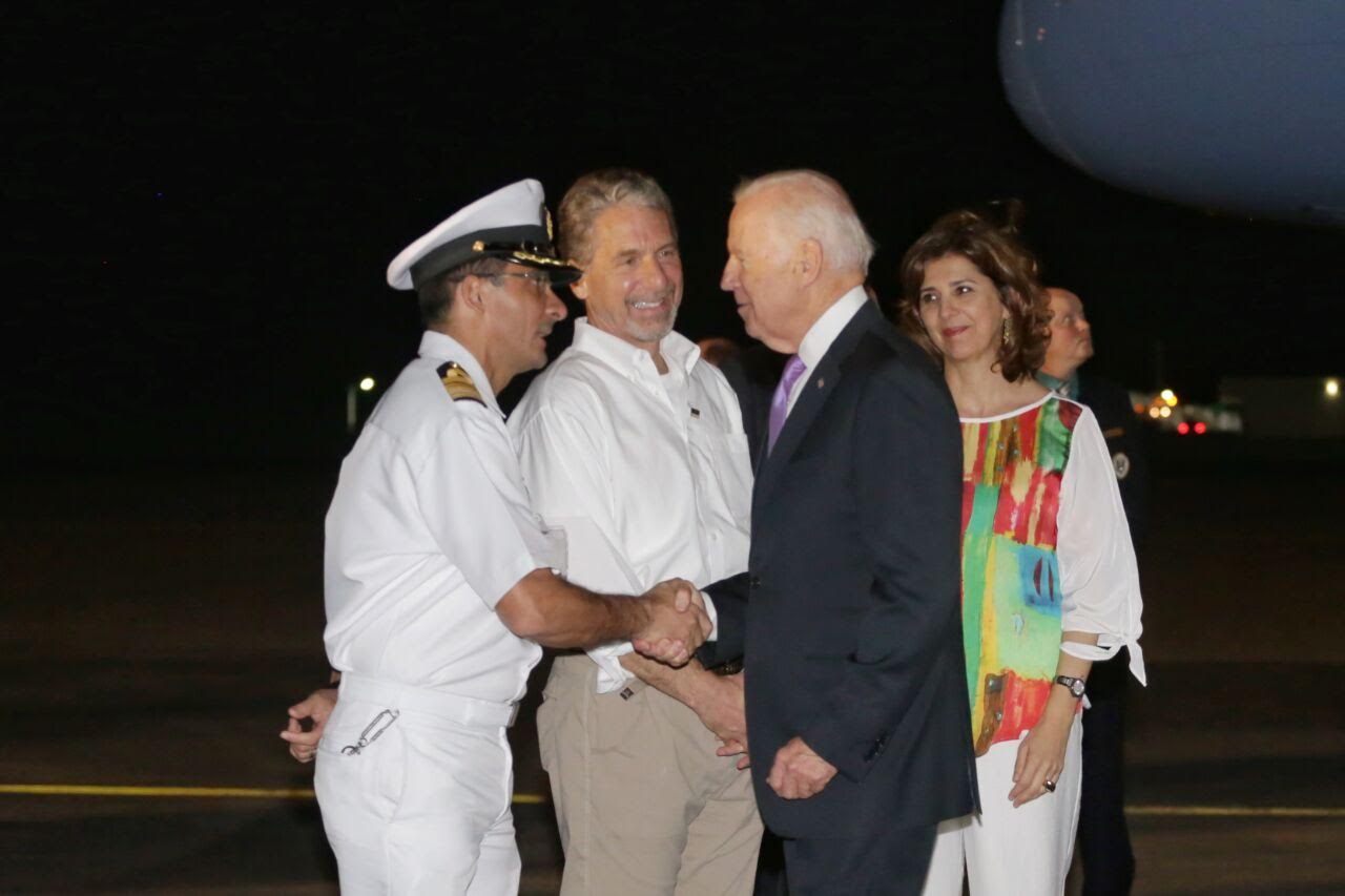 Canciller-María-Ángela-Holguín-recibió-hoy-en-Cartagena-al-Vicepresidente-de-los-Estados-Unidos-Joe-Biden.