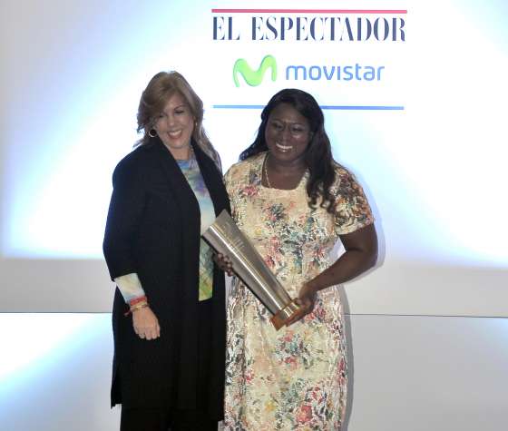 La Directora Clara Luz Roldán entregó el premio a Vida y Obra, a la vallecaucana María Isabel Urrutia