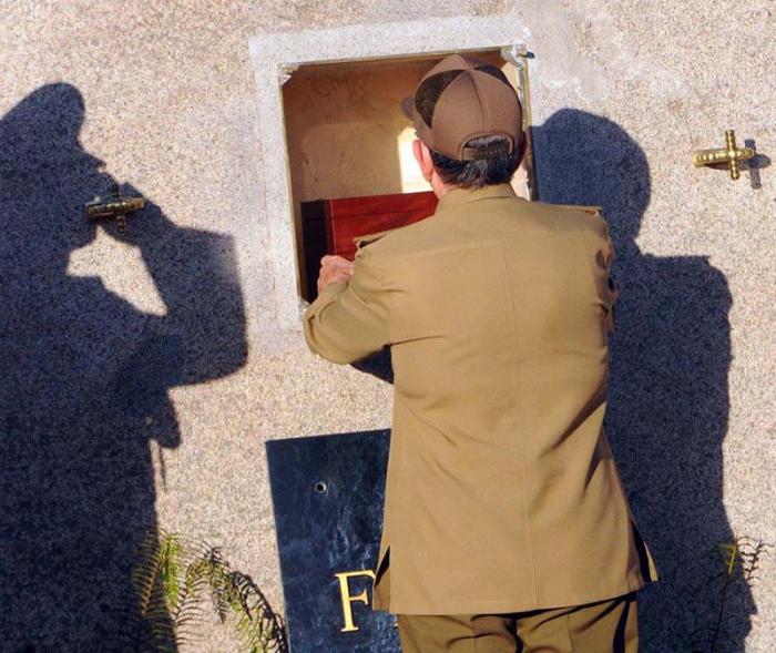 fidel-junto-a-marti2