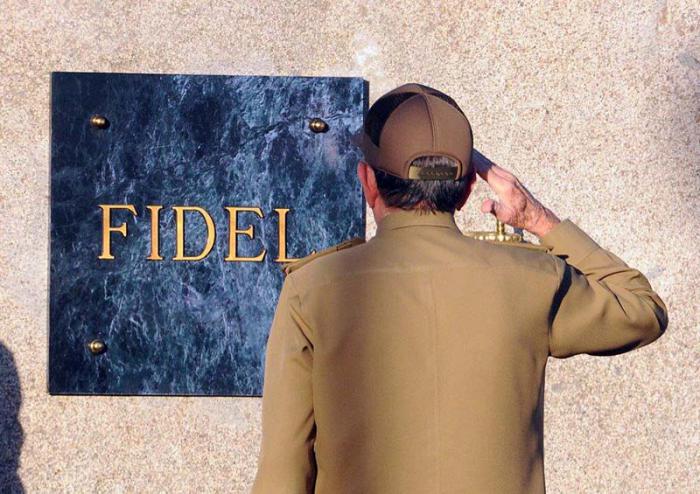 fidel-junto-a-marti3