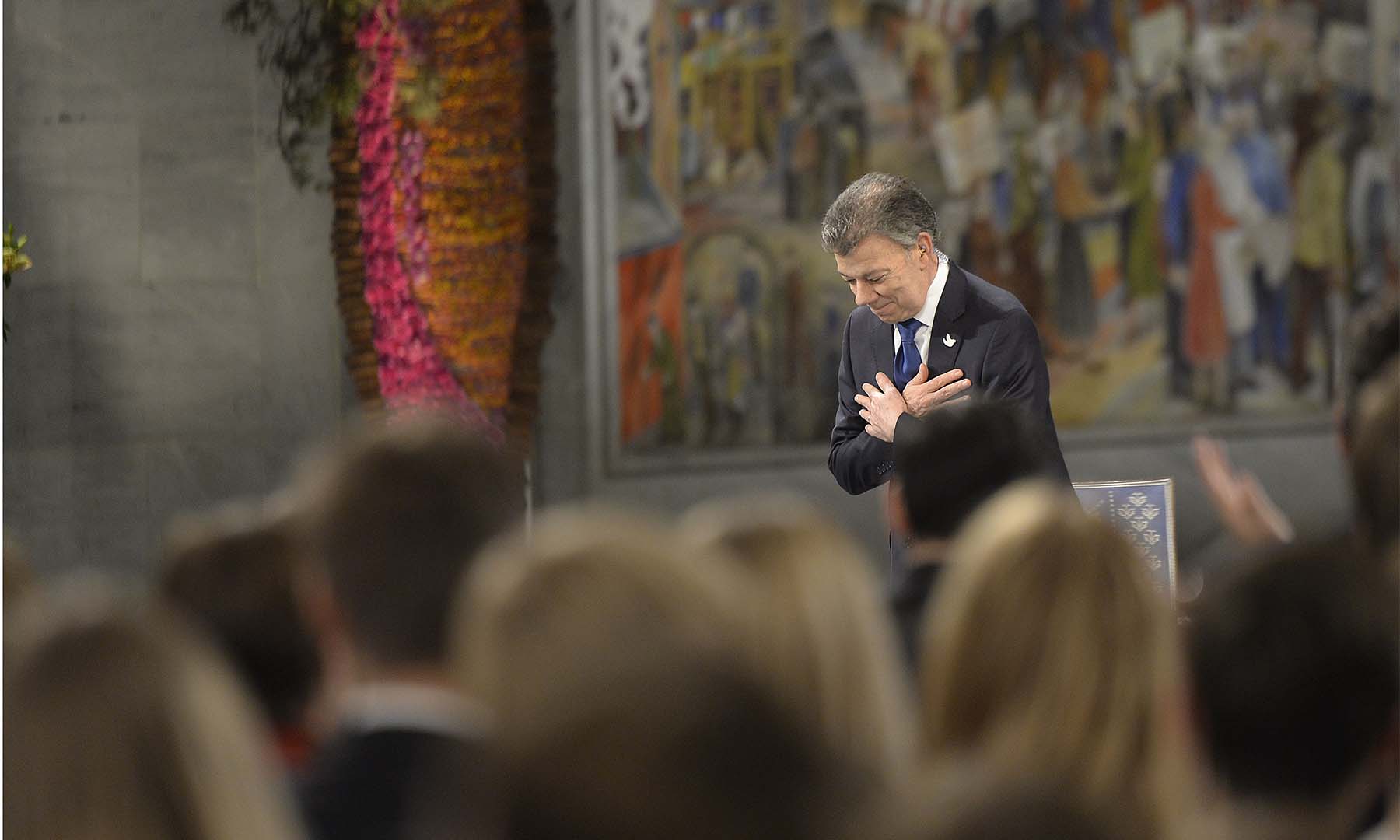 El Presidente Juan Manuel Santos recibe una ovación en Oslo luego de recibir el Premio Nobel de Paz 2016, por su incansable esfuerzo por llevar la reconciliación a los colombianos.