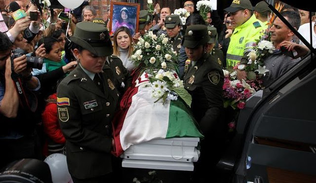 El féretro de Yulianita, a la salida de la primera misa, que por su eterno descanso, fue oficiada en Bogotá. Foto: El Tiempo