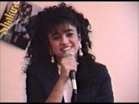 Shakira adolescente, grabando el promocional de 'Magia', su primer trabajo, en los estudios de TelePolanco, de Discos La Rumbita. Foto: Archivo particular