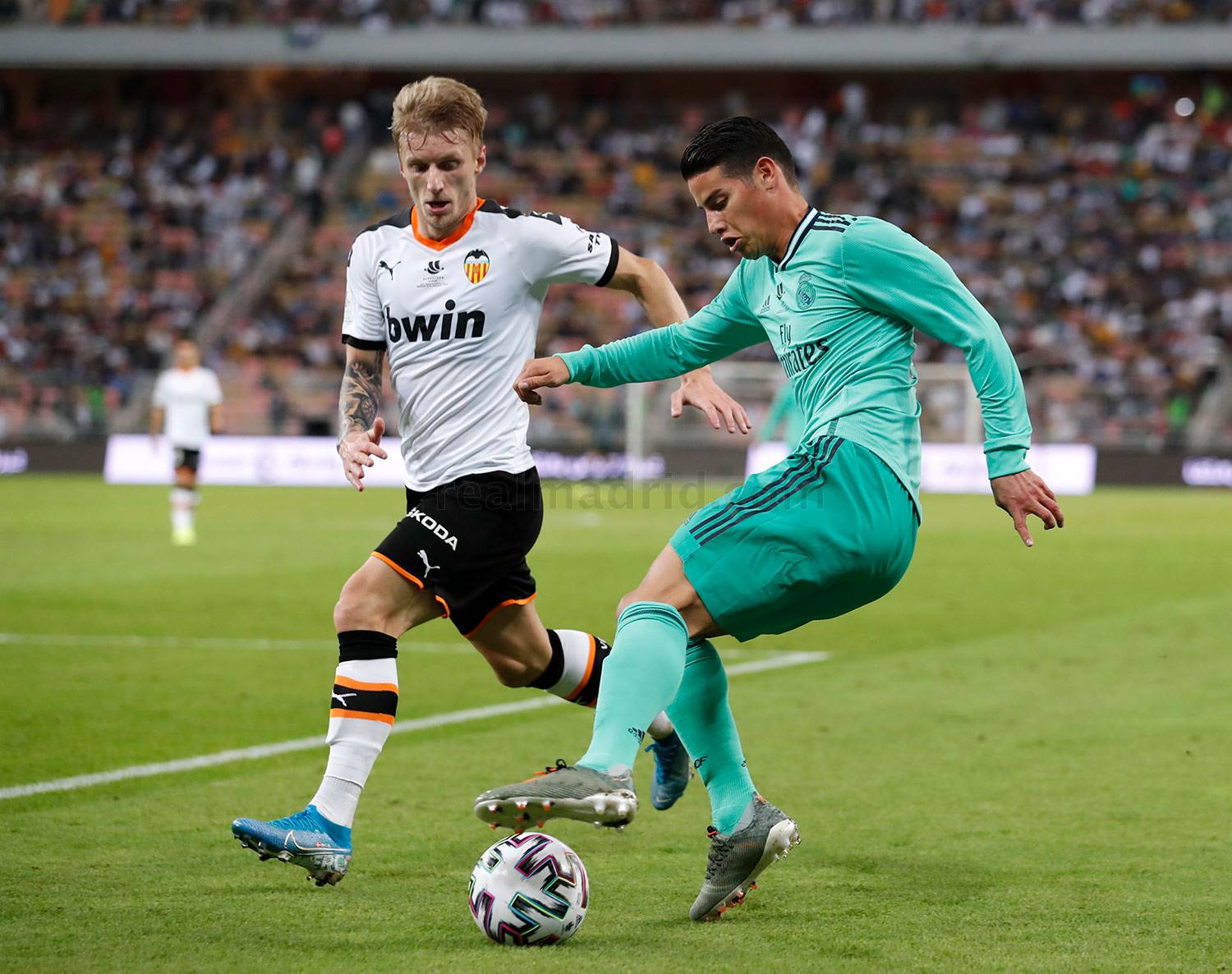 Real Madrid golea al Valencia y clasifica a la final de Supercopa ...