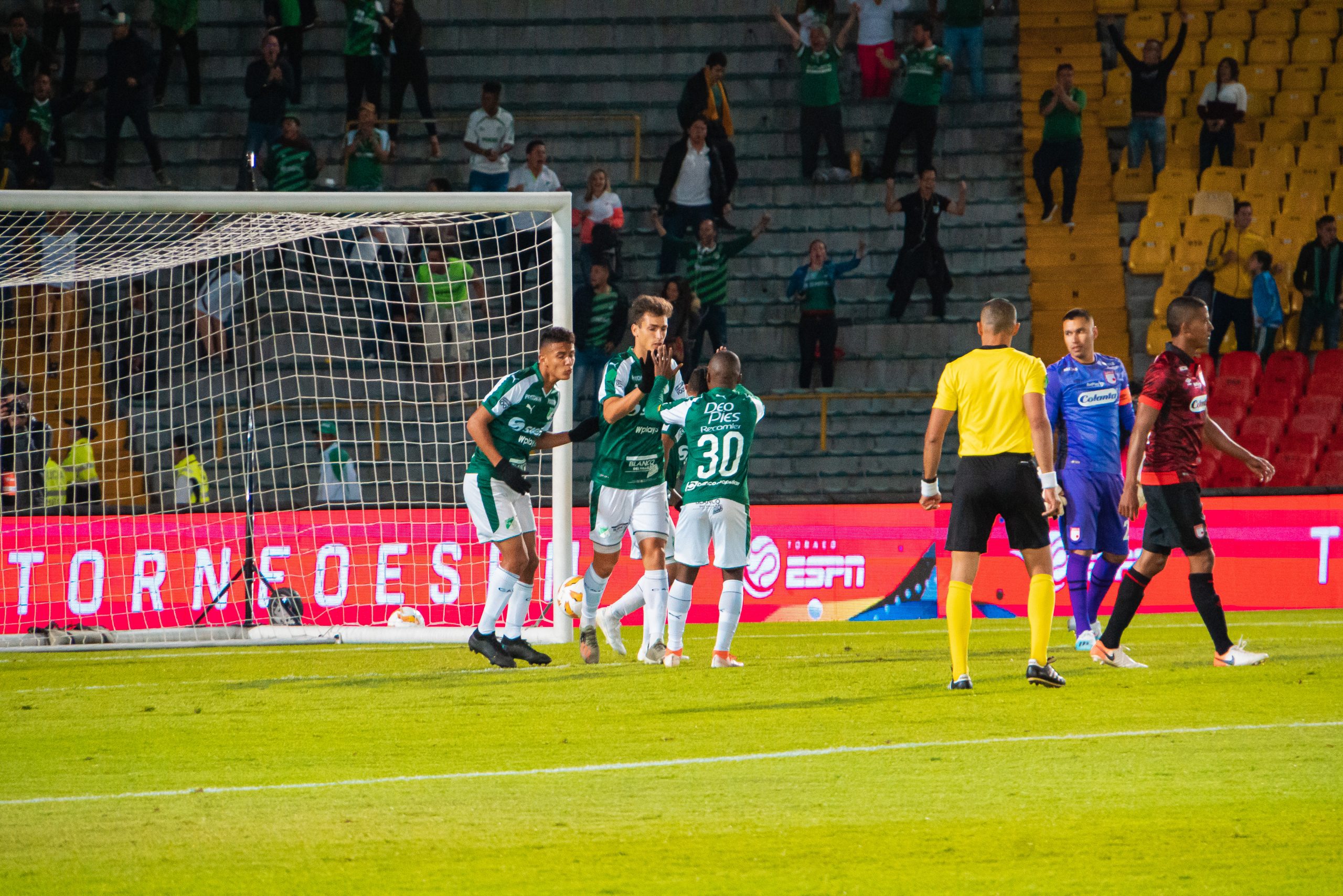 Santa Fe derrotó al Cali y es el líder de la tabla de posiciones en el ...