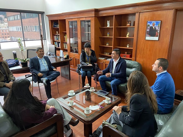 Entidades y servidores públicos de informar y explicar los avances y resultados de su gestión.