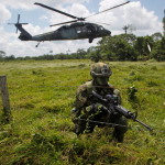 SOLDADO COLOMBIANO VIGILA 2019-05-18 17.52.55