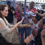 Angelina Jolie visita centro de migrantes en Maicao
