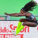 La colombiana Caterine Ibargüen lanzó un aviso a todas sus rivales camino de los Mundiales de Doha