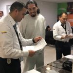 El creador de DMG fue entregado por Migración a agentes de Interpol de la Policía.