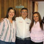 María Cristina Cruz Giraldo,candidata al Concejo de Manizales  por el Partido MIRA en compañia de la candidata a la Asamblea Departamental por el mismo Partido y Jorge Iván Mesa quien aspira a la Alcaldía de la Capital de Caldas