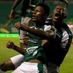 Golazo de cabeza de Danny Rosero.