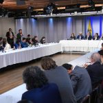 Al participar en la Mesa de Medioambiente, que se realiza en el marco de la Gran Conversación Nacional, el Presidente Iván Duque pidió a las organizaciones de la sociedad civil fijarse objetivos realistas en relación con el tema. Foto: Juan Pablo Bello- Presidencia