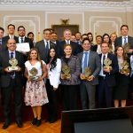 “Es un verdadero honor tenerlos en la Casa de Nariño, para la entrega del Premio Nacional de Alta Gerencia en la Función Pública 2019”, les dijo el Presidente Duque a los ganadores del reconocimiento y a quienes obtuvieron menciones de honor.