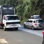 Habilitan paso de vehículos en alto de La Línea.Foto Crónica del Quindio