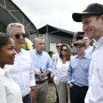 El Embajador de EE.UU. en Colombia, Philip Goldberg, y el Director de la Corporación de Finanzas y Desarrollo, Adam Boehler, acompañaron este jueves al Presidente Iván Duque en la visita a Tumaco para examinar la política antidrogas. Foto César Carrión