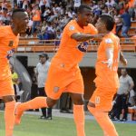 Jeisson Guzmán (10 en la pantaloneta celebra el gol con Luis Tipton y Jean Luca Rivera.